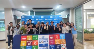 Group Photo of Session Participants and resource persons from DEP and APCD.