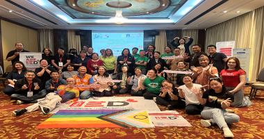 ภาพถ่ายหมู่ผู้เข้าร่วมจากภาคประชาสังคม ซึ่งประกอบด้วยผู้ที่มีความหลากหลาย