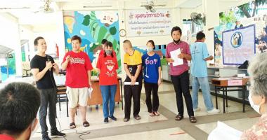 Mr. Watcharapol Chuengcharoen, Chief of Networking & Collaboration, facilitated the meeting, together with leaders of the group with intellectual disabilities. 