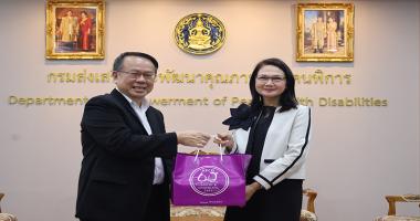 นายพิรุณ ลายสมิต ผู้อำนวยการบริหาร ศูนย์พัฒนาคนพิการเอเชียและแปซิฟิก (APCD) เข้าพบเพื่อกล่าวสวัสดีปีใหม่และอวยพรปีใหม่แด่ นางสาวสนธยา บุณยภูษิต อธิบดีกรมส่งเสริมและพัฒนาคุณภาพชีวิตคนพิการ (พก.) กระทรวงการพัฒนาสังคมและความมั่นคงของมนุษย์