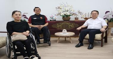 นายกฤษนะ ละไล ประธานมูลนิธิอารยสถาปัตย์เพื่อคนทั้งมวล เข้าพบและอวยพรปีใหม่แก่ผู้อำนวยการบริหาร ศพอ.